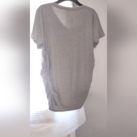 3 maternity tops - Picture 14 of 16